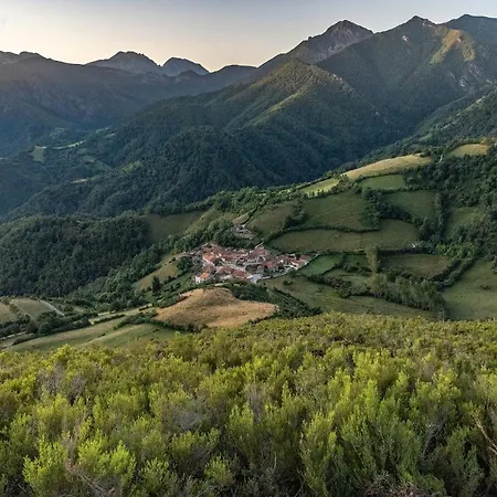 Terra Ecoturismo Casa La Laguna * La Focella