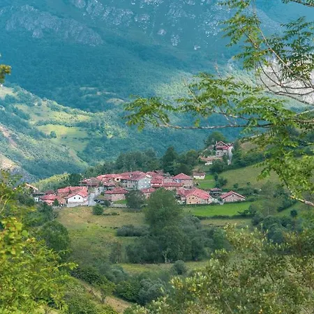 Terra Ecoturismo Casa La Laguna * La Focella
